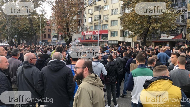 Феновете на ПФК “Ботев“ отново блокираха главен пловдивски булевард
