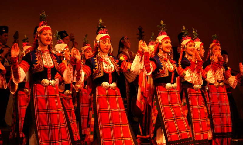 Фолклорен ансамбъл “Тракия“ подарява на жителите и гостите на Пловдив своята Коледна приказка