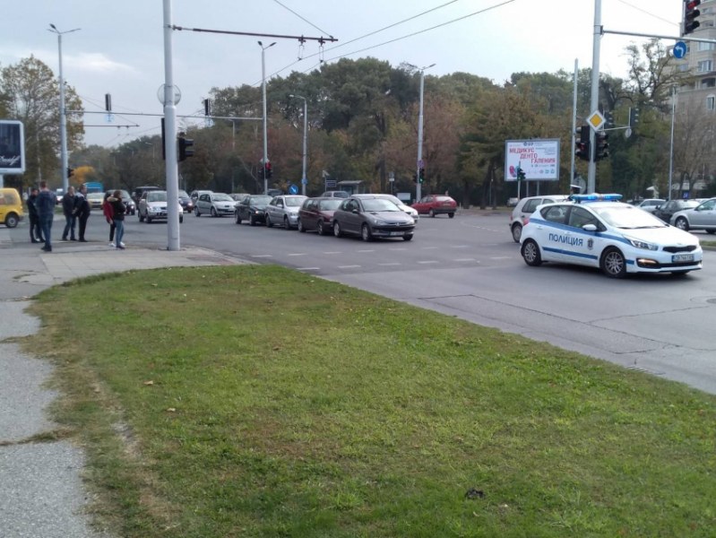 Ограничава движението на пловдивски булевард днес и утре поради ремонт