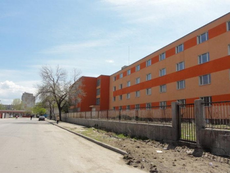 Базар в училище “Димчо Дебелянов“ събира средства за новата детска клиника в Пловдив, да ги подкрепим