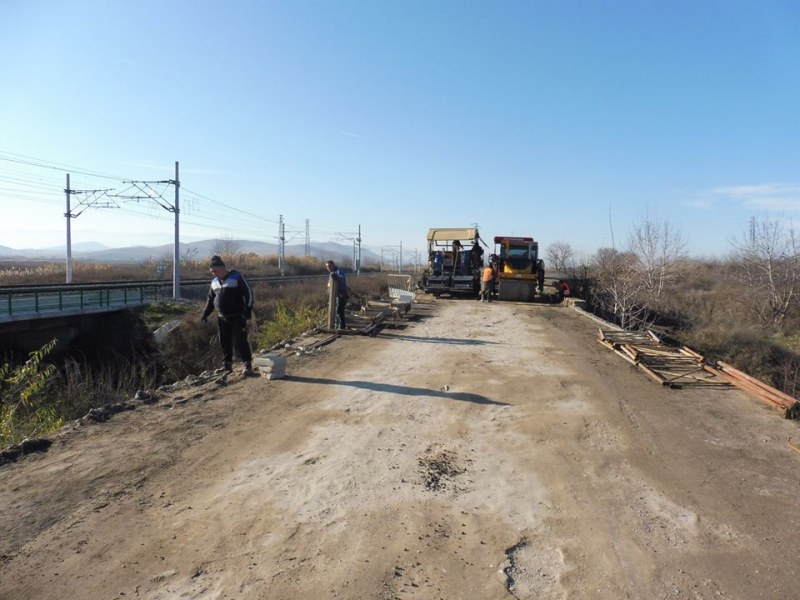 Непредвидени обстоятелства забавиха ремонта на пътя Стамболийски - Триводици