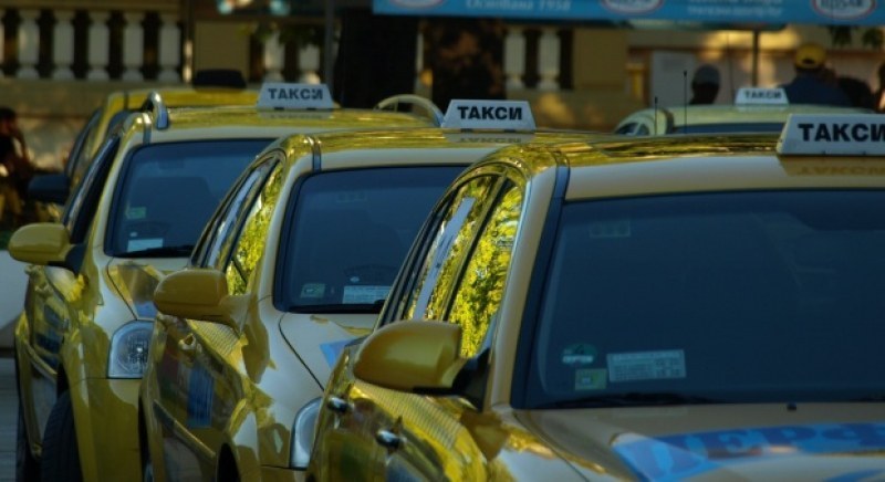 Полиция и данъчни погнаха такситата в Пловдив, откриха стотици нарушения само за дни
