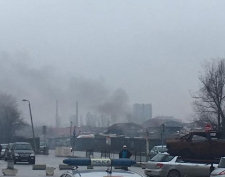 Черен дим пак покри небето над КАТ в Пловдив