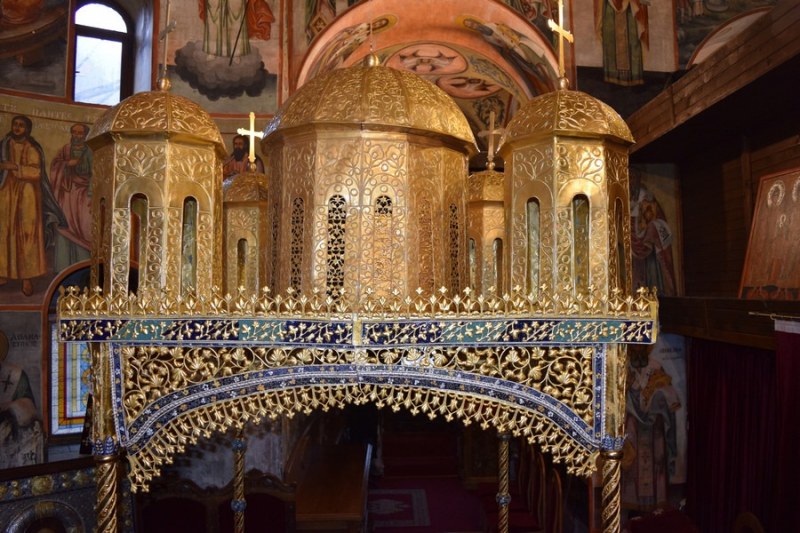 Майстор златар възстанови 4-вековен олтарен балдахин в Бачковския манастир