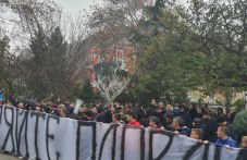 fenove-lokomotiv-pd-protest-pred-004.jpg