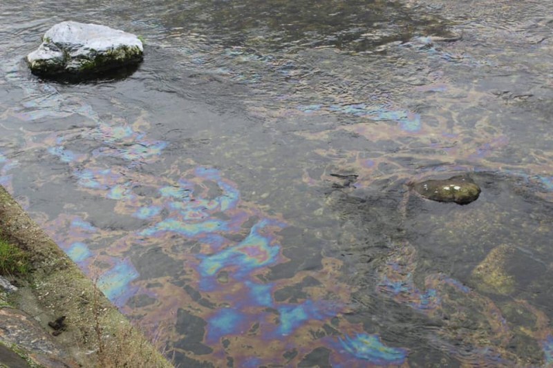 Замърсена ли е река Въча с нефтопродукти и масла от ВЕЦ „Въча“ 1 ще стане ясно след седмица