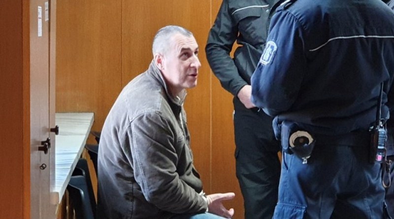 Експолицаят Венци Караджов иска у дома, в затвора се гаврили с него