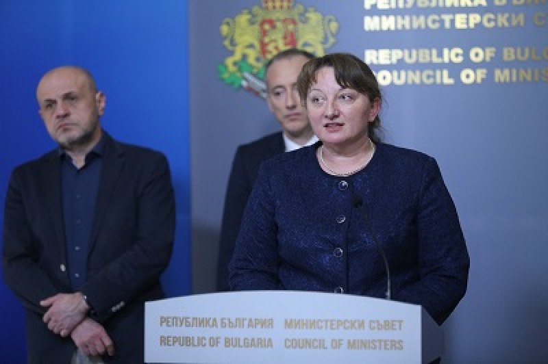 Подпомагат семействата на върнатите в системата на образованието деца