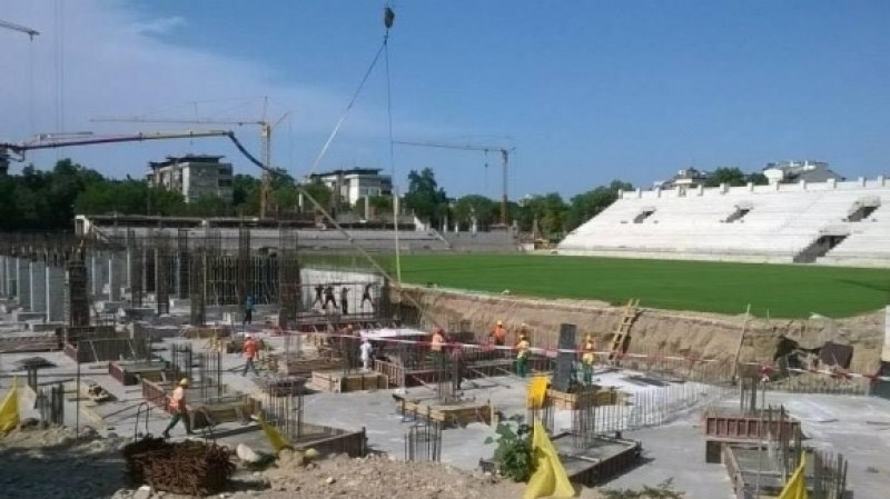 Спор се породи между Общината и Ботев при развалянето на концесията на Колежа