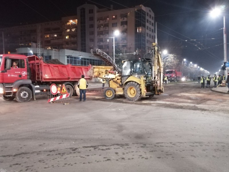 Рекорд: Ремонтираха две кръстовища в Кючука за една нощ, движението  вече е пуснато
