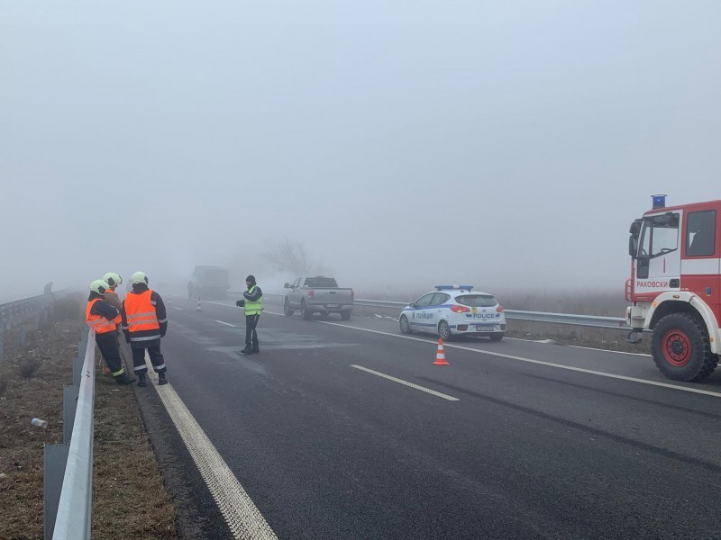 Възстановиха движението по магистрала Тракия в участъка край Раковски