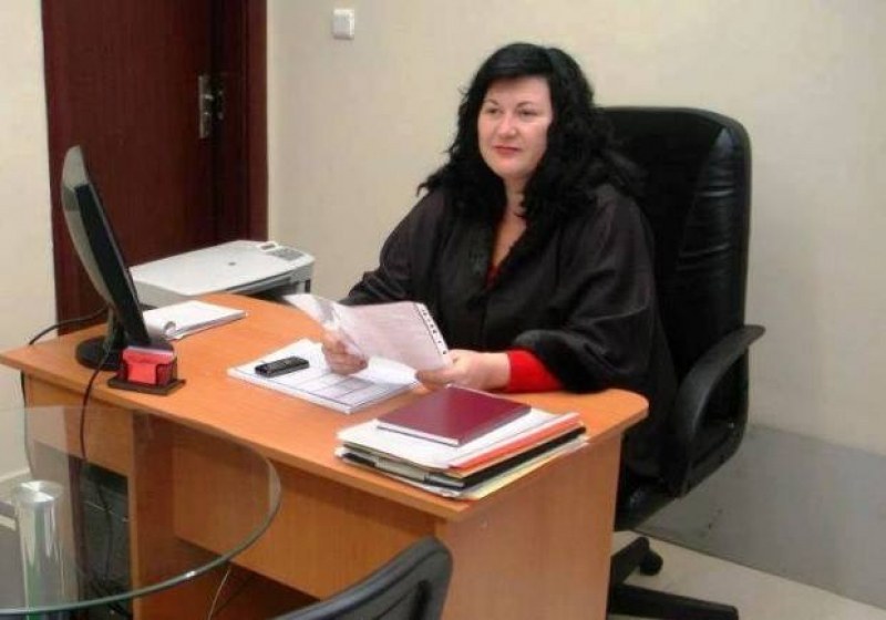 Адвокатка и сътрудникът й в Пловдив завлякоха хора с хиляди левове с обещания за имоти