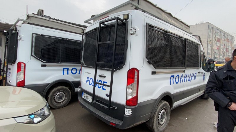 Още сблъсъци в Столипиново! Мъже с брадви пребиха младеж след възникнал спор
