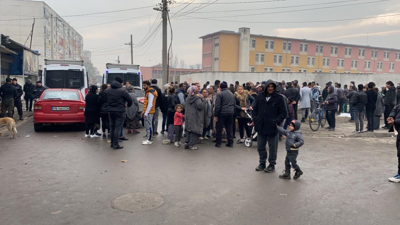 Спецполицаи пазят от безредици в Столипиново, убийството е станало заради жена