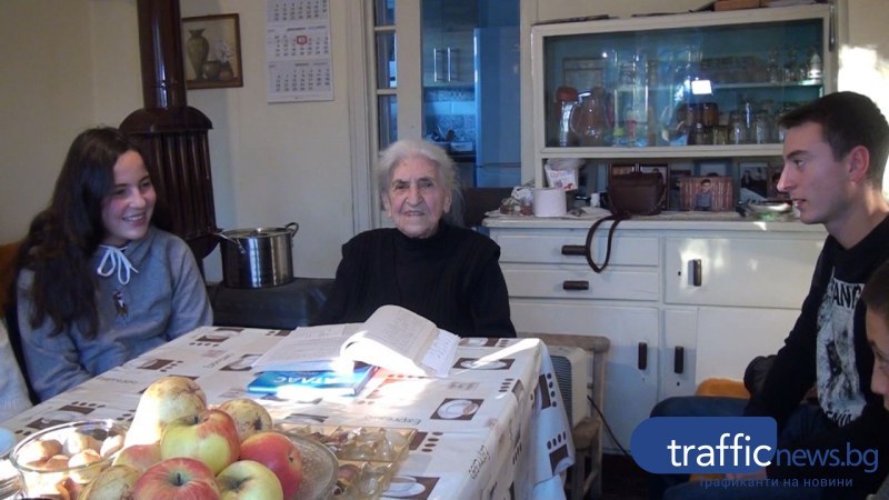90-годишна учителка от Карловско вдъхновява тийнейджъри с магията на математиката