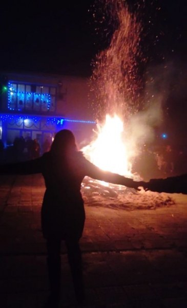 С 6-метров огън и хора започнаха Коледните празници в пловдивско село