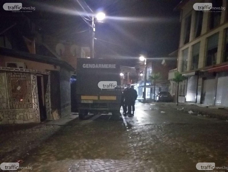 Жандармерията на пост пред дома на Каспър в Столипиново, пази го от отмъщение