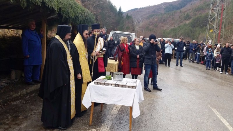 Курбан за по-малко катастрофи раздадоха на пътя Пловдив - Смолян