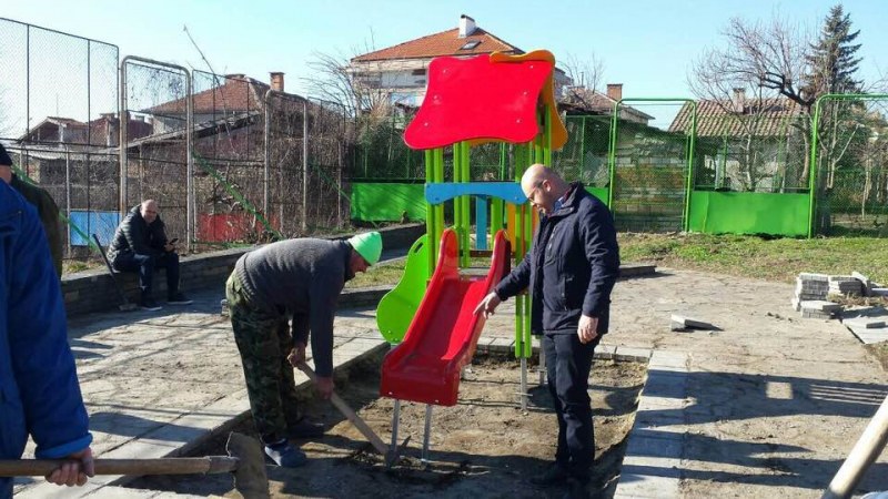 Нова площадка в Сопот очаква децата в първия ден на 2020