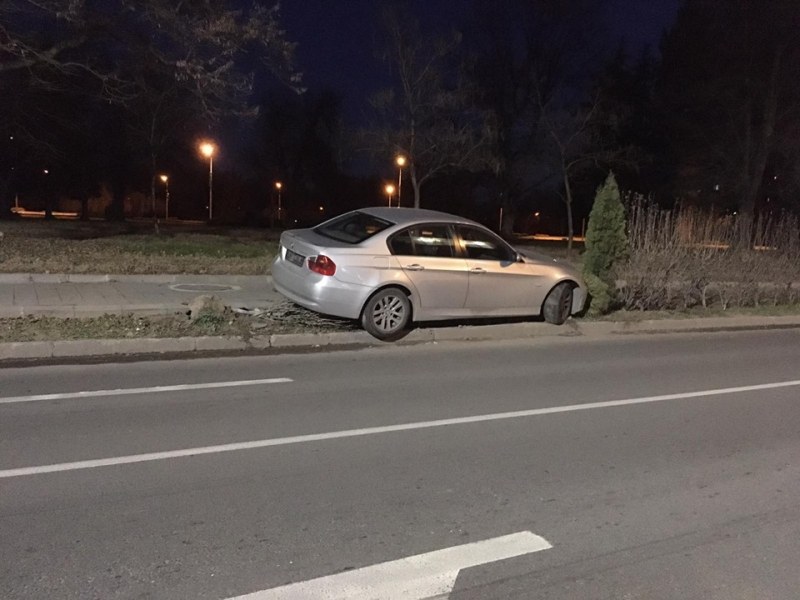 Шофьор се заби в храсти в новогодишната нощ в Пловдив