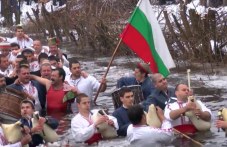 osveshtavat-boinite-znamena-karlovo-661.jpeg