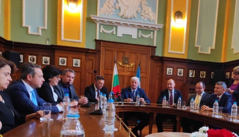 Екипът на Здравко Димитров вече е готов, новите му вицета встъпиха в длъжност