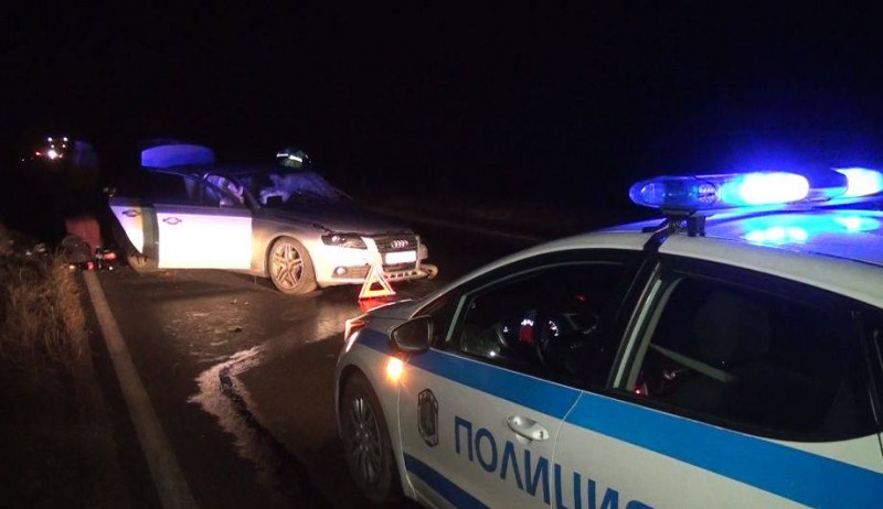Четири коли се разбиха в тежка катастрофа по пътя Пловдив – Карлово, двама души са в болница