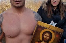 30-годишният Станимир извади кръста от ледените води в Карлово 30-godishniiat-stanimir-izvadi-krasta-032.jpg