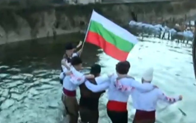 Панагюрско село на протест срещу Калофер заради мъжкото хоро