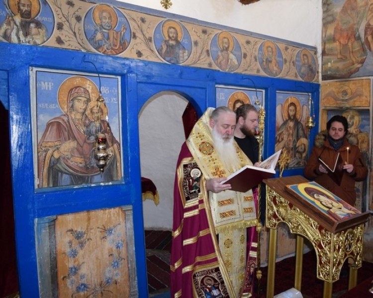 Осветиха тържествено обновения параклис в Бачковския манастир