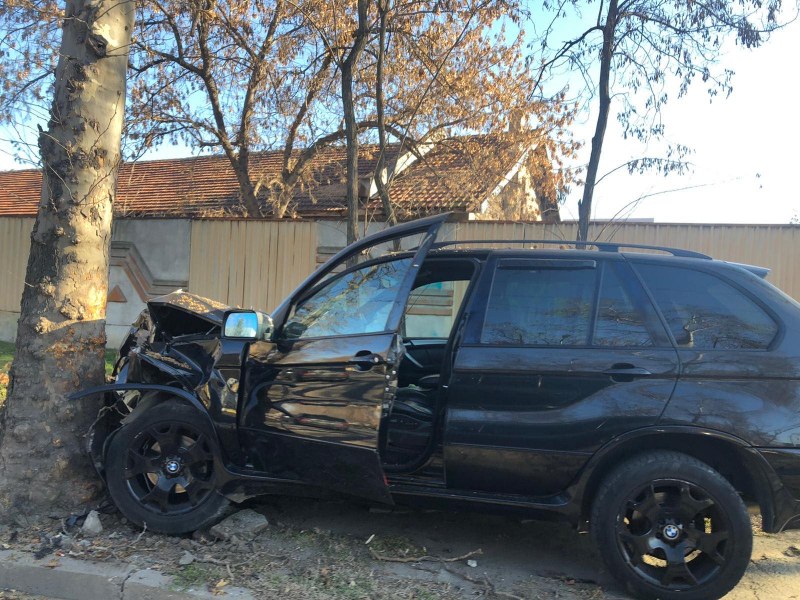 26-годишен се оказа шофьорът, нацелил дърво в Кючука
