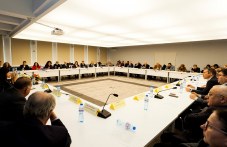 na-kragla-masa-uht-diskutiraha-vrazkata-241.jpg