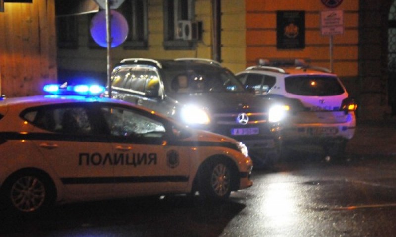 Издирват 18-годишен крадец, задигнал колата в Смирненски, съучастникът му е арестуван