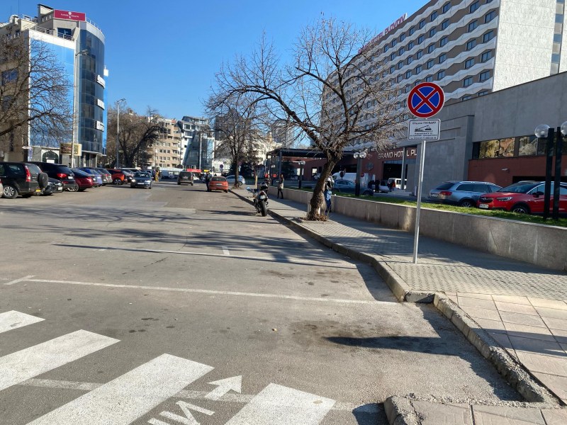 Какво се случва в Пловдив? Шофьори пускат смс за Синя зона, а паяк им вдига колите