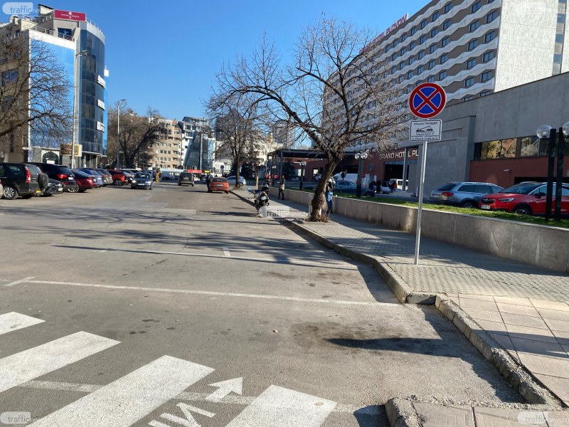 Десетки пловдивчани платиха за синя зона в центъра на града, МПС-тата им изчезнаха