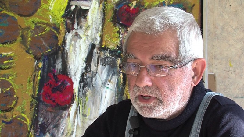Матей Матеев рисува “Момиче с китара“ за новата си изложба в Пловдив
