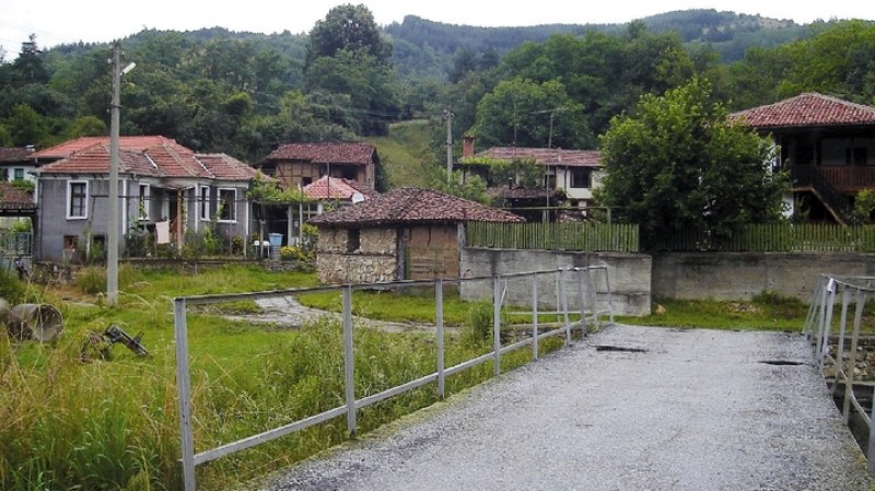 Студенти-етнолози проучиха населението на брезовското село Свежен