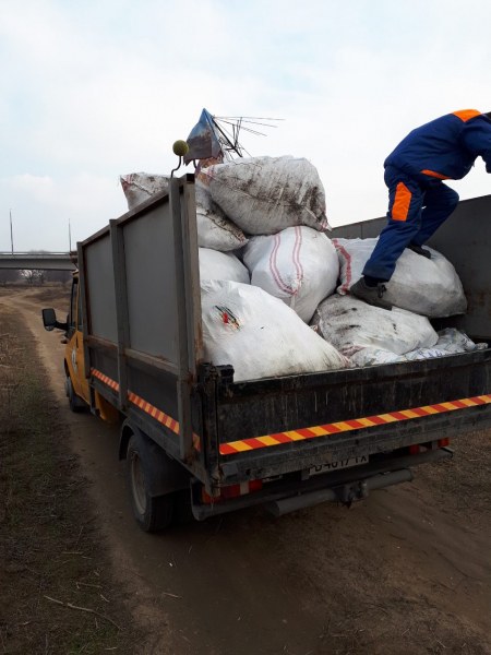 Напълниха цял камион с боклуци от коритото на Марица в Пловдив