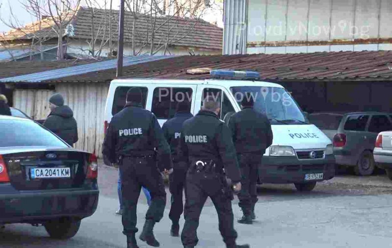 Полиция нахлу в центъра за възрастни хора „Св. Георги”, правят обиски и проверки