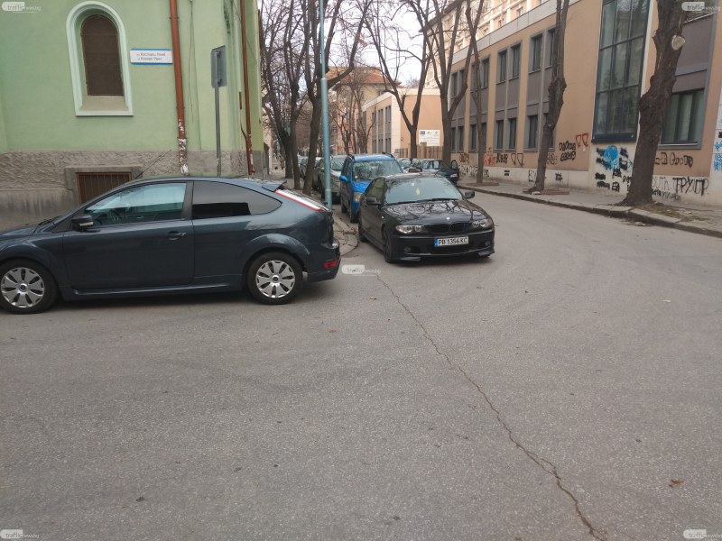 Как студенти паркират в нарушение, за да не плащат синя зона в Пловдив?