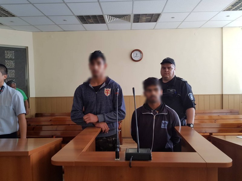 Непълнолетните роми, убили жестоко мъж в Асеновград, се изправят пред съда днес
