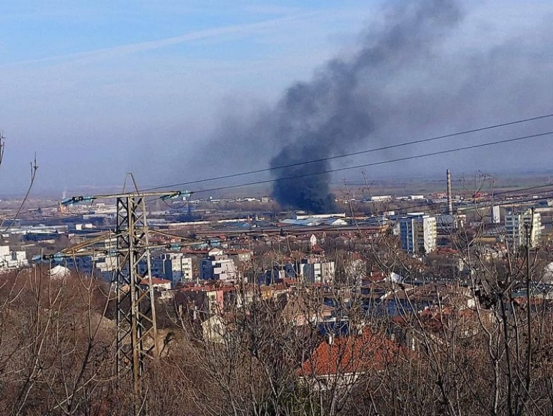 Пожар пламна и стресна хората в Асеновград