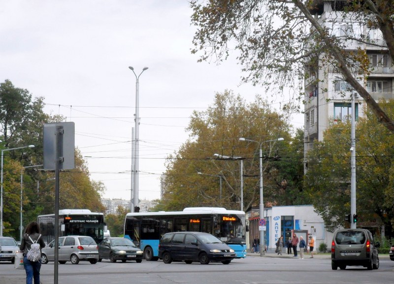 Важно за шофьорите в Пловдив! Две натоварени кръстовища с нова организация на движението