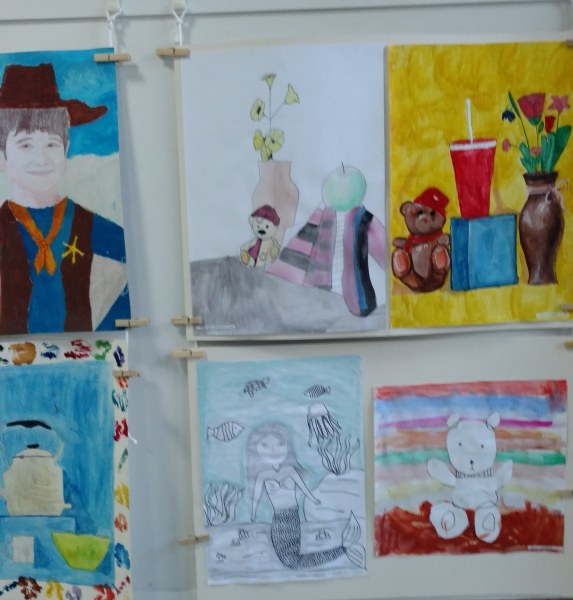 Талантливи пловдивски деца подредиха пъстра изложба в библиотеката