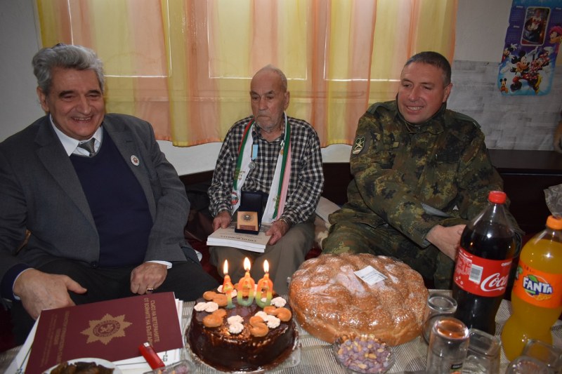 Столетникът дядо Идриз от Асеновград: Ветеран от войната, не пие хапчета и не обича лекарите