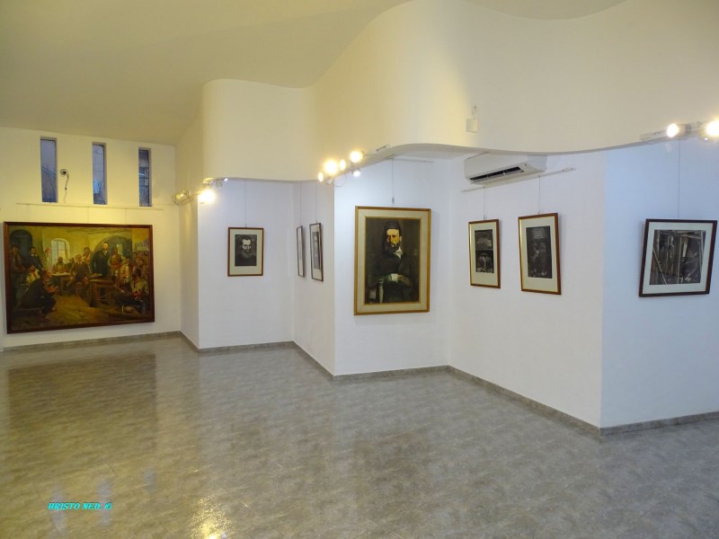 Между рождението на Ботев и безсмъртието на Левски изложба в Карлово почита героите