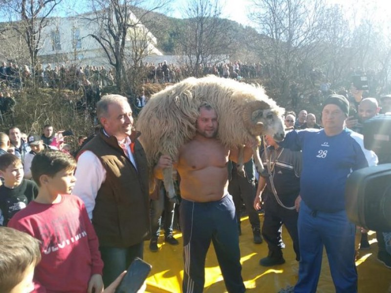 Димитър Кумчев пак доказа, че е най-добрият борец в Асеновградско