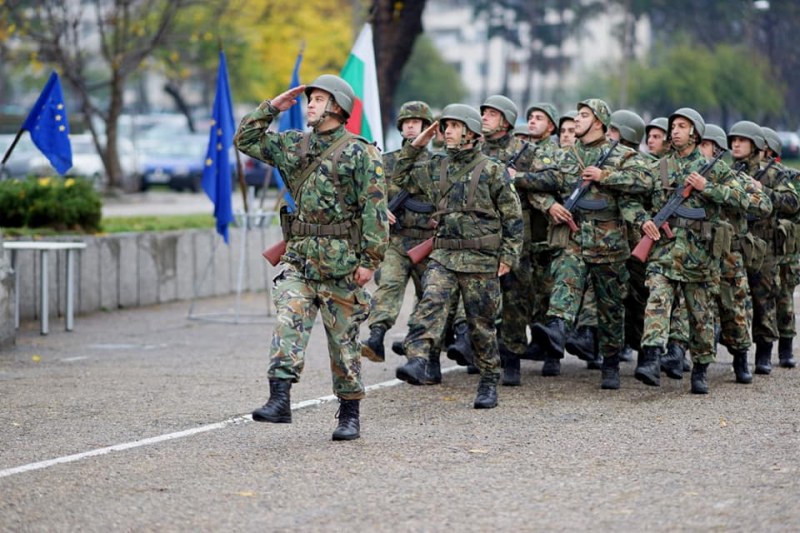 Карловската военна бригада кани в редиците си мотивирани младежи и девойки