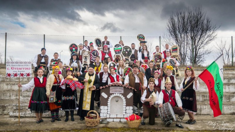 Кукери и самодейци от карловското Столетово прославят България в руската столица