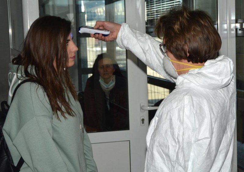 Няма потвърдени случаи на заразени с коронавирус българи, но 14 души са със съмнение